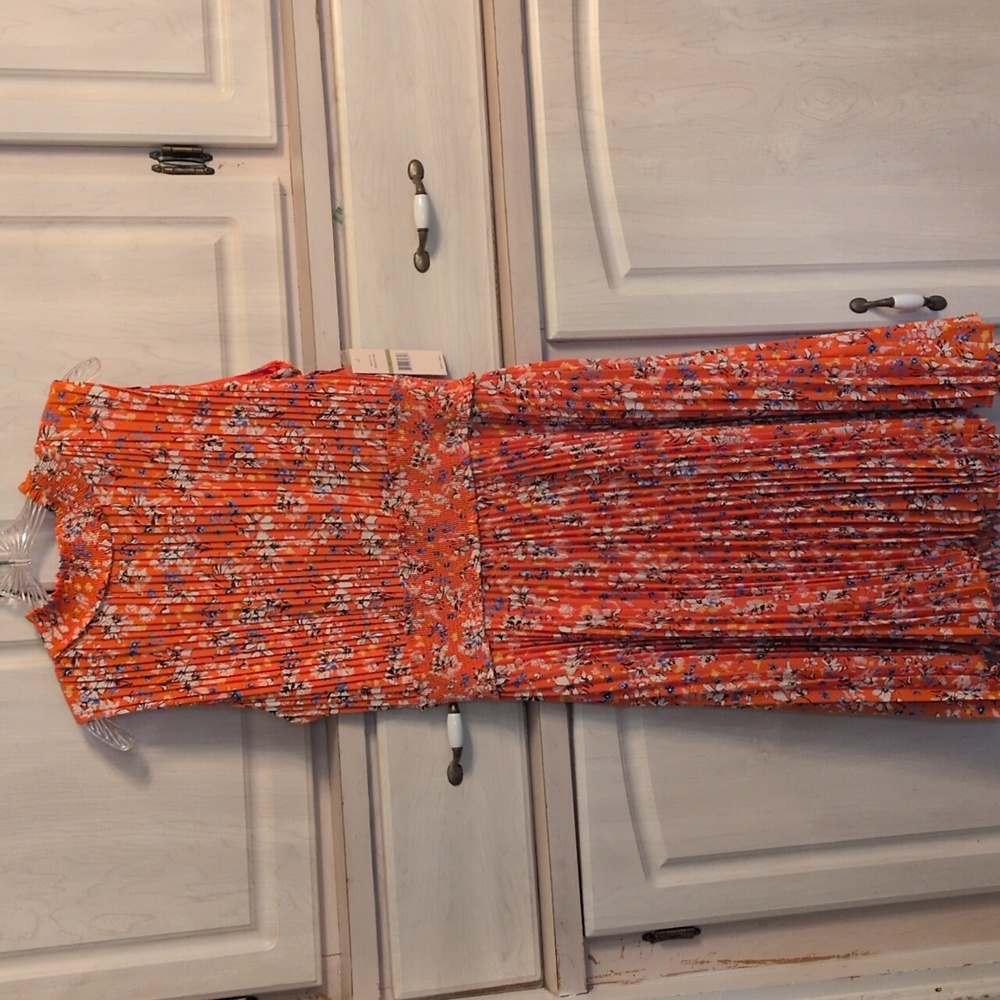Floral Pleated Sleeveless Dress